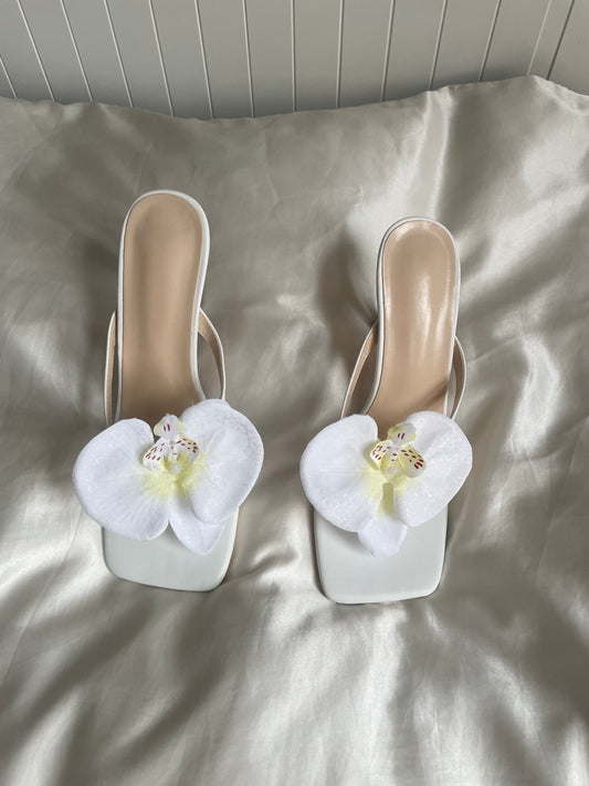 White Orchid 🌸 (bigger shoe sizes)