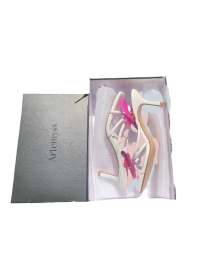 Aria Fuscia Pink Orchid Flower White Sandal